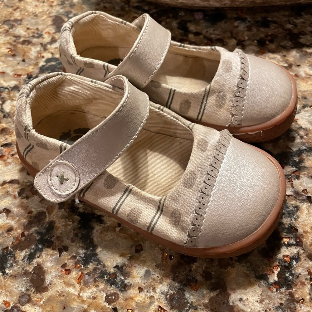 Livie and Luca little kids size 6